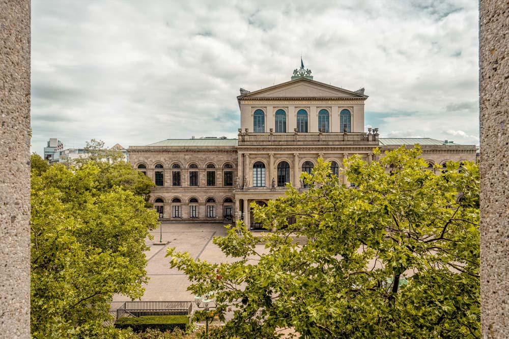OfficeClub Hannover mit Blick auf die Oper